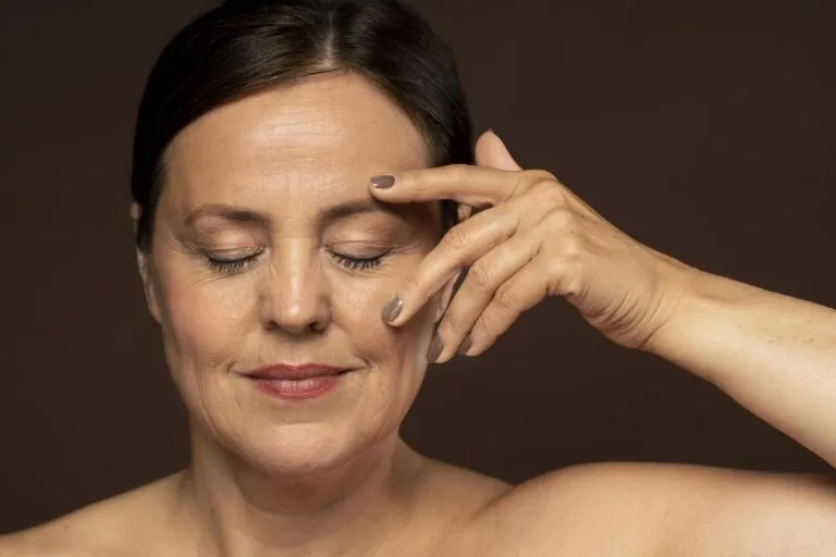 Elder woman with Browplasty surgery